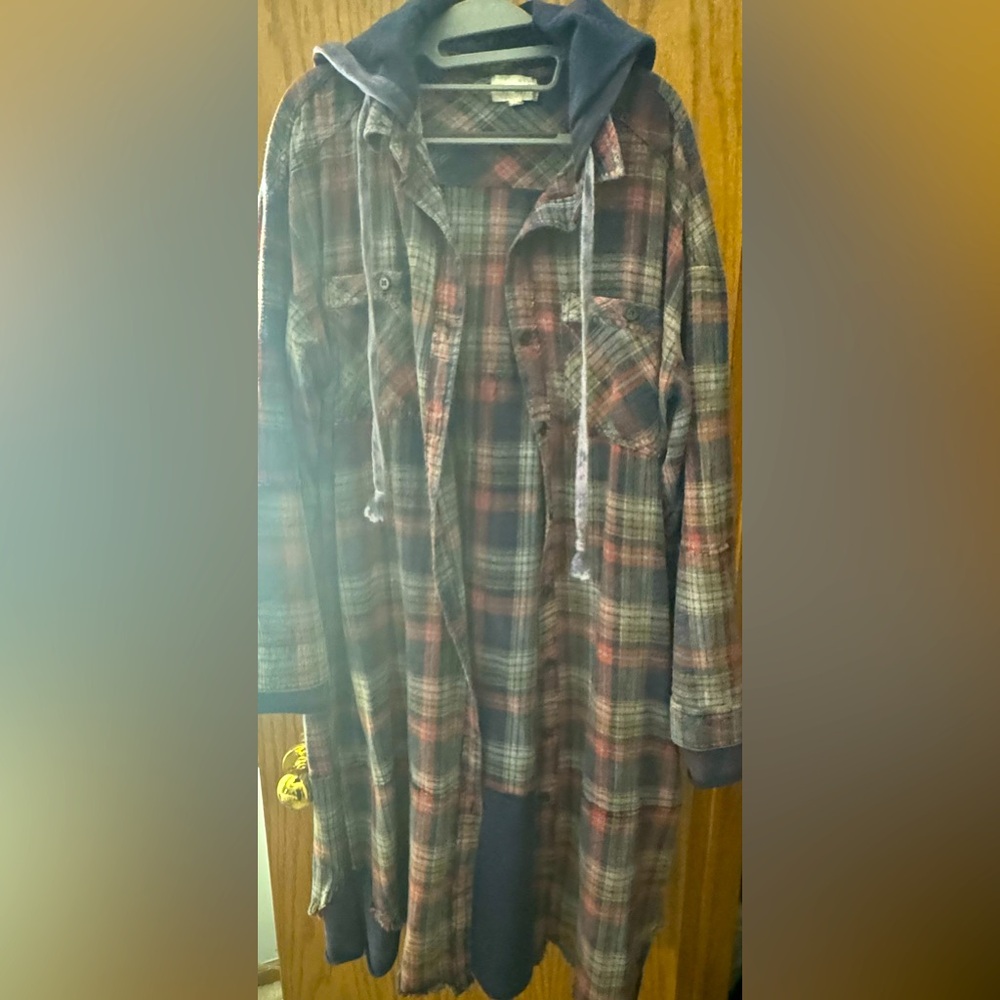 Like New Oli & Hali Hooded Plaid Button Up Shacket Size L